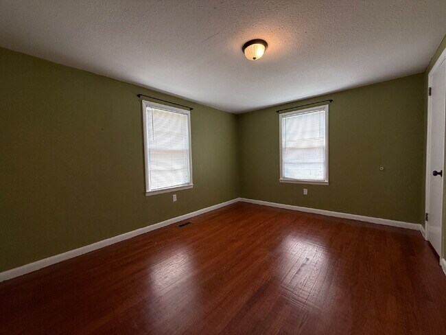 Building Photo - Will consider Section 8 "Charming 4-Bedroom Home with Hardwood Floors on Ready Section Road!"