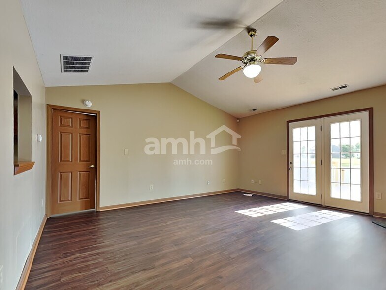 Building Photo - 511 Zephyr Way