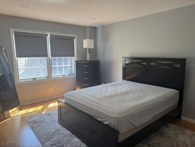 Building Photo - 50 Falls Bridge Dr