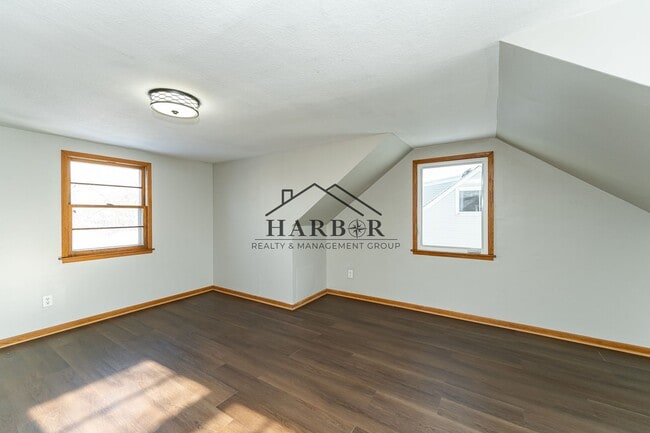 Building Photo - Recently Renovated 5 Bedroom Home! *1/2 OFF FIRST MONTH OF RENT*