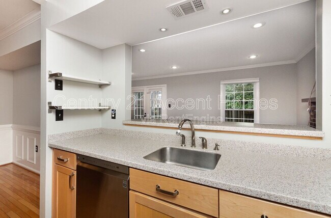 Building Photo - 2514 S Arlington Mill Dr