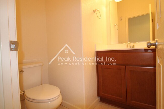 Building Photo - Newer South Sacramento Area 3bd/2.5ba Home