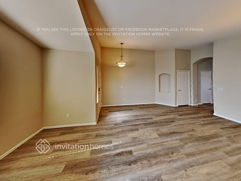 Building Photo - 7820 S 48th Dr