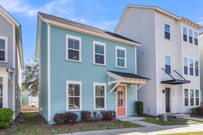 Building Photo - Modern Living in Vibrant Park Circle