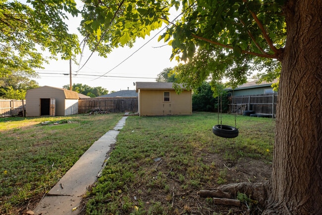 Building Photo - 2050 S Bowie St