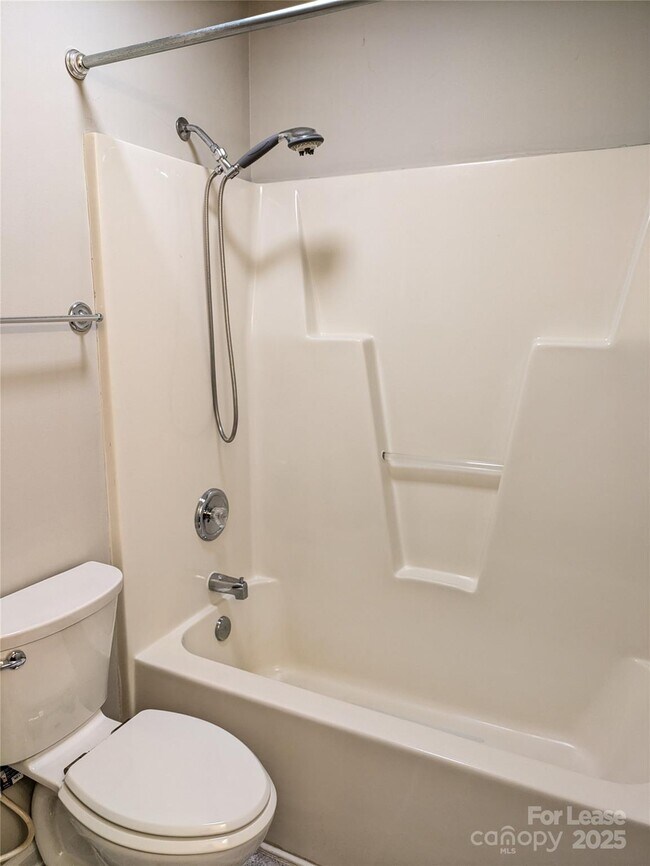 Building Photo - 152 Everett Park Dr