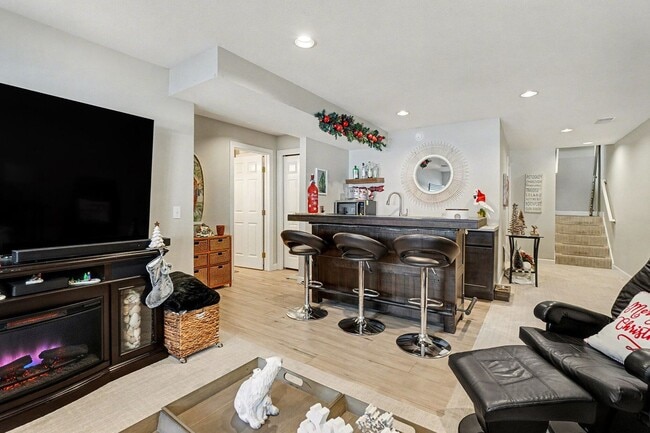 Building Photo - 2 BED 2 BATH CONDO NEAR BEACH