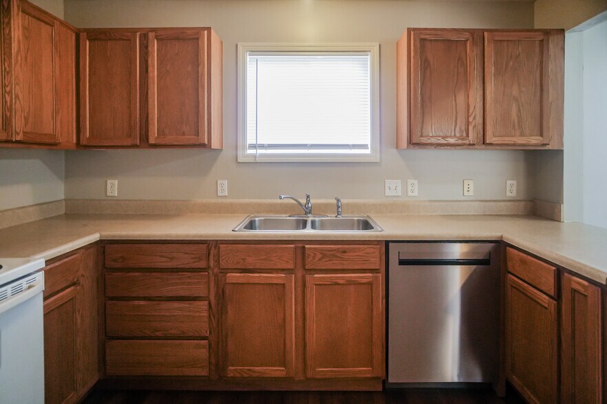 Kitchen - 3709 S Cramer Cir