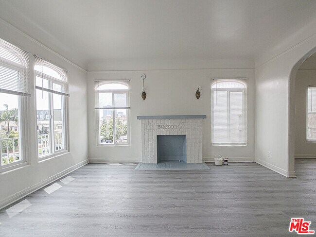 Building Photo - 109 S Berendo St