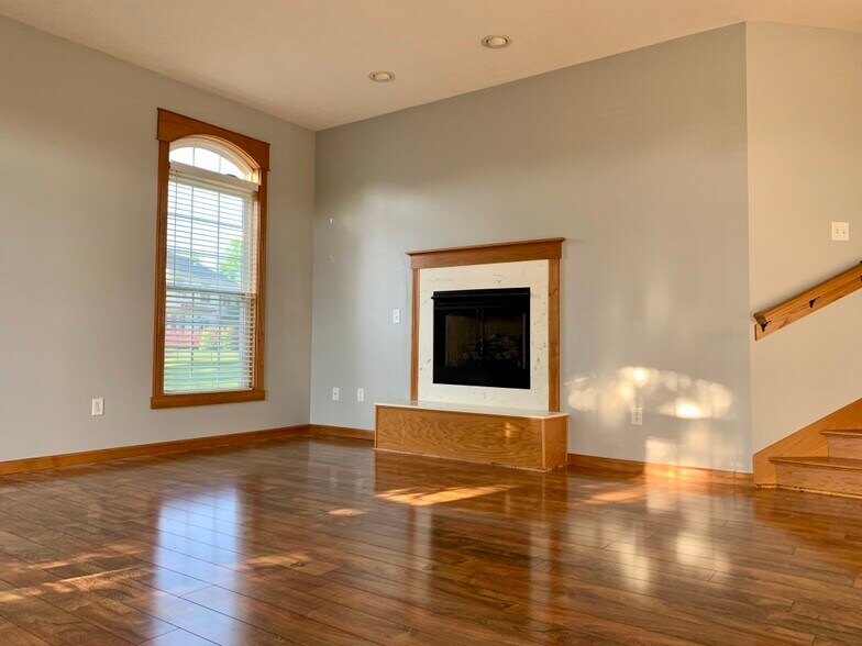Building Photo - 1209 W. Aspen Ct.