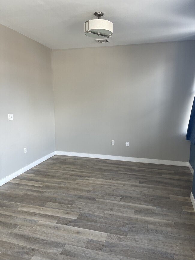 Building Photo - 99 W Main St