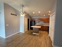 Building Photo - 142-156 Goldenrod