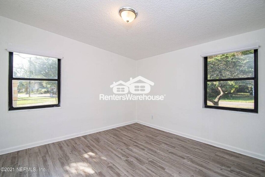 Building Photo - 4611 Marlboro Cir E