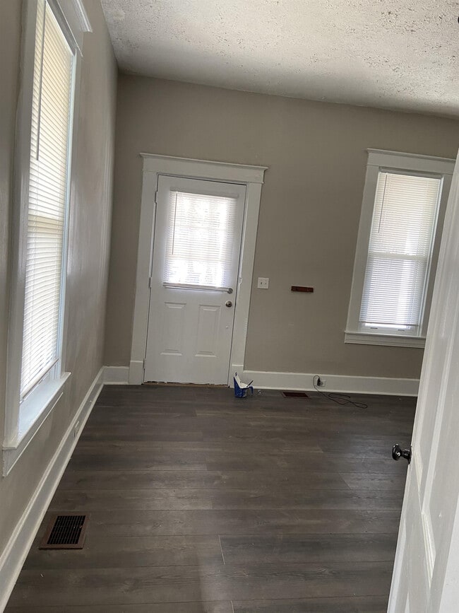 Building Photo - 735 Beechwood Ave