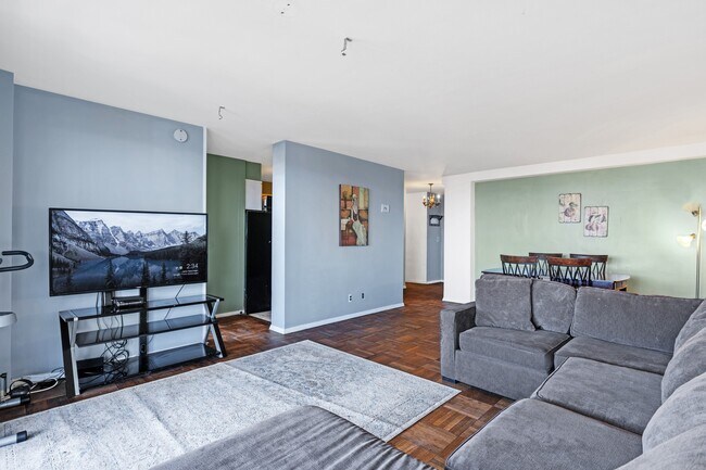 Building Photo - 2000 Linwood Ave