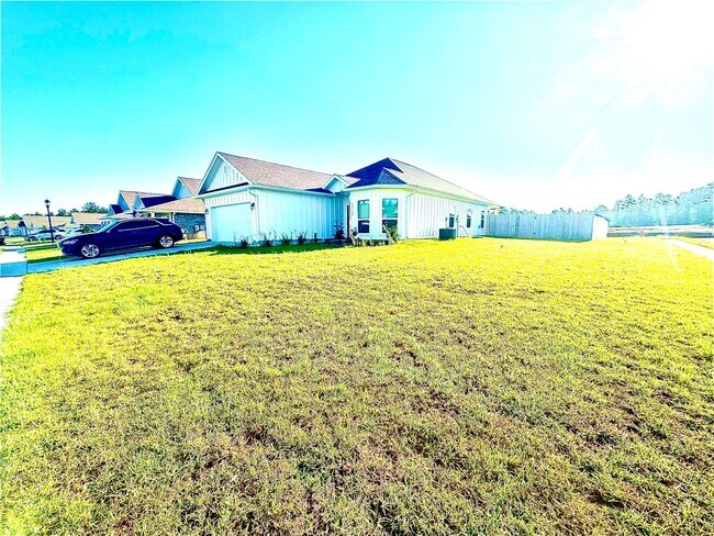 Building Photo - Charming 4BR House in a Calm and friendly ...