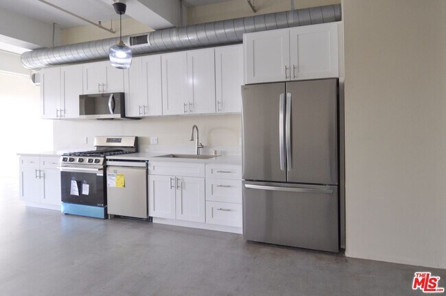 Building Photo - 849 S Broadway