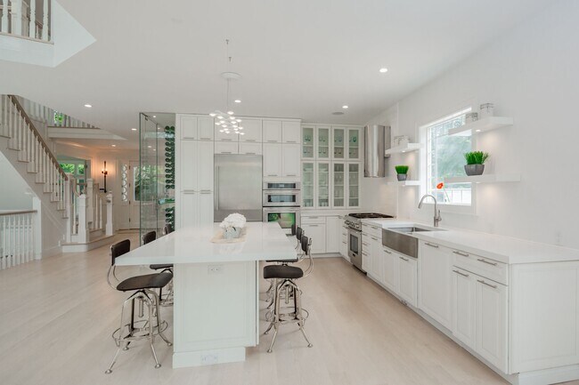 Building Photo - 74 Post Ln