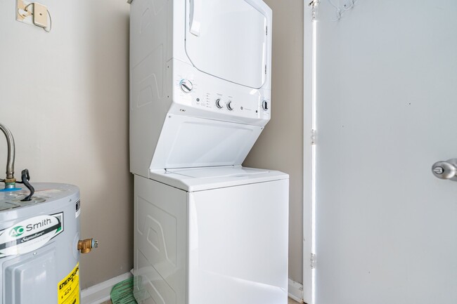 laundry room - 3089 Huntleigh Dr