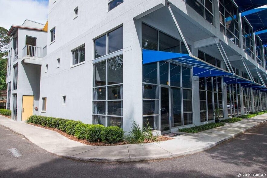 Building Photo - 2515 SW 35th Pl