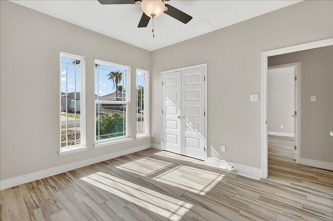 Building Photo - 15229 Barataria Dr