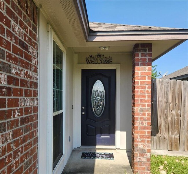 Building Photo - 2012 Cottonwood Dr