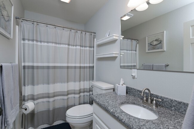 Building Photo - Fully Furnished Mid Term Lease