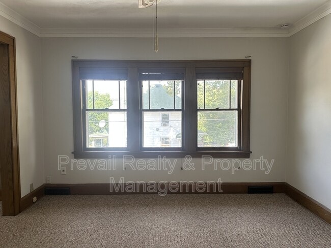 Building Photo - 127 Regan St