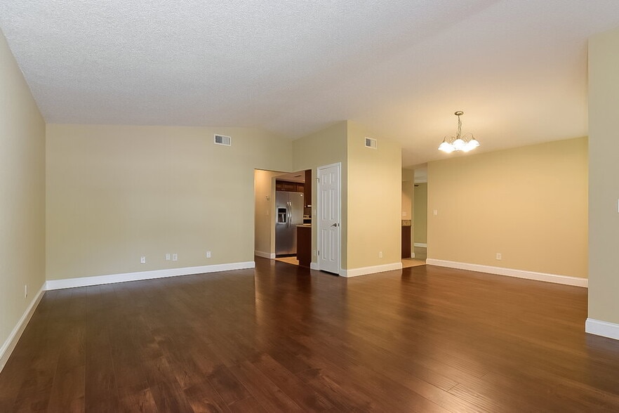 Building Photo - 4404 Sawgrass Blvd