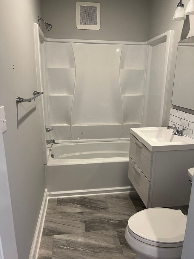 Building Photo - 402 N Sheppard St