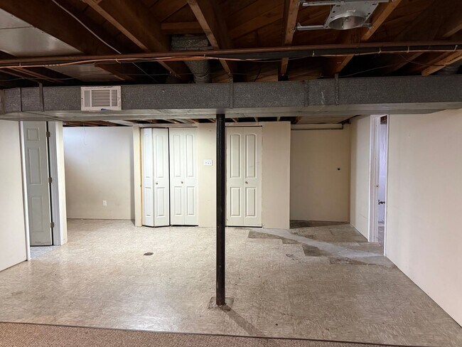 Building Photo - 4583 E 13 Mile Rd