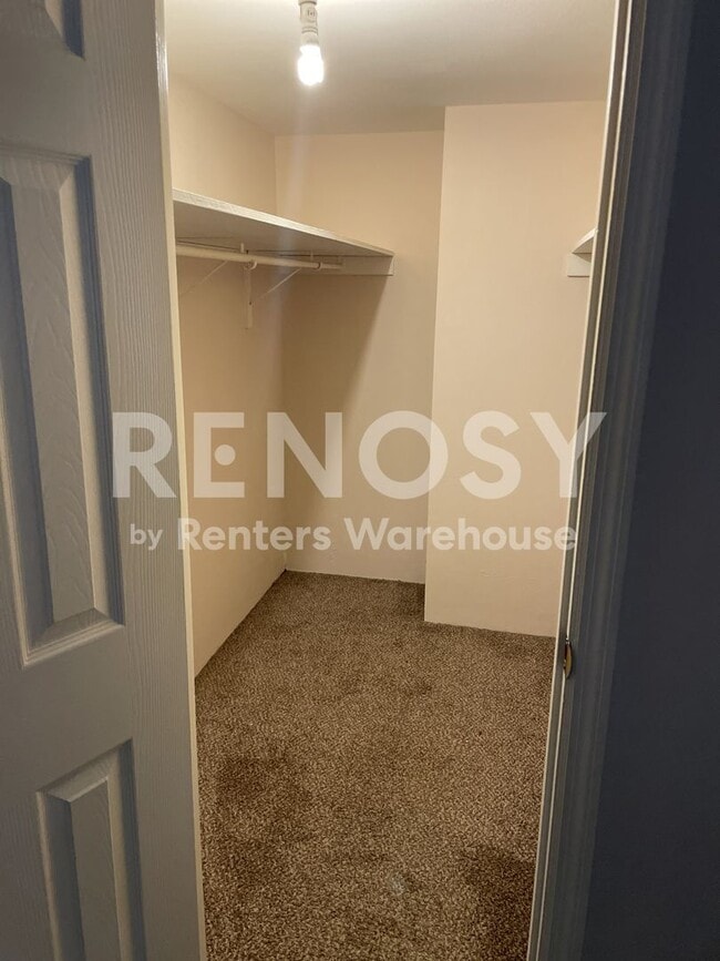 Building Photo - Two bed two bath condo unit in the heart of Saint Charles