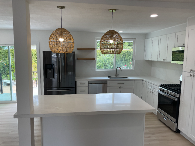 Building Photo - 405 Beaumont Dr