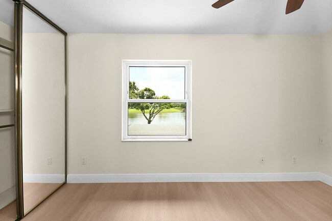 Building Photo - 2442 SW Danbury Ln