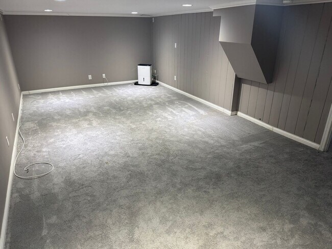 Building Photo - 3 Bedroom 1.5 Bath Single Family Home - Upper Arlington Schools