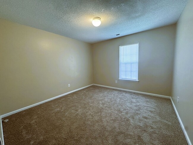 Building Photo - 2 BR/ 2 Bath End Unit! Minutes to Camp Lej...