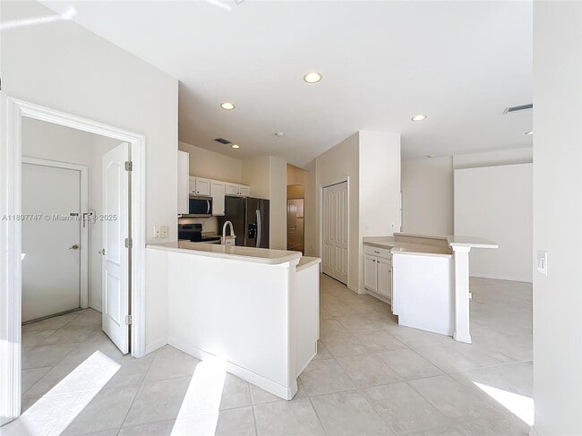 Building Photo - 4874 Sabal Lake Cir