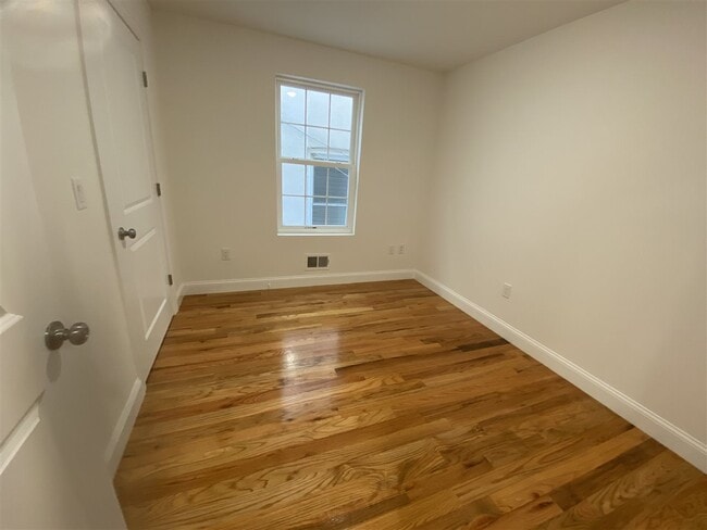 Building Photo - 55 63rd St