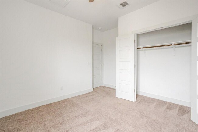 Building Photo - 5910 Rubicon Run