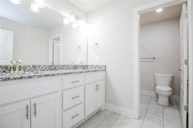 Building Photo - 437 Ramsey St