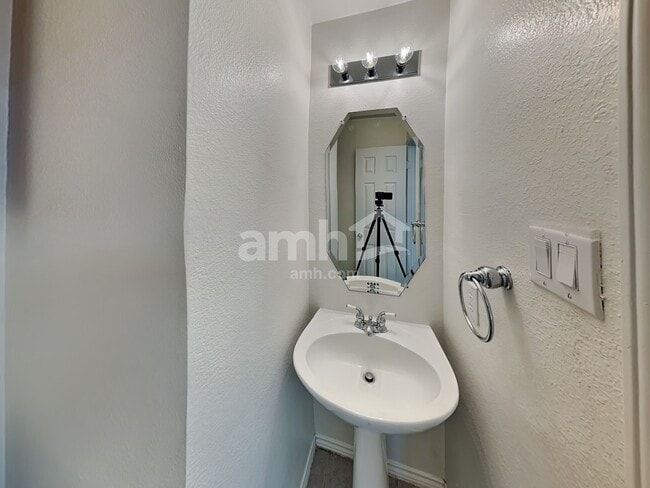 Building Photo - 1224 Riverside Rd