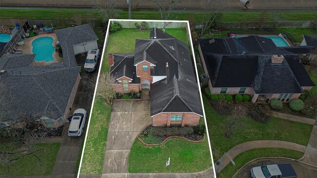 Building Photo - 606 Misty Creek Dr