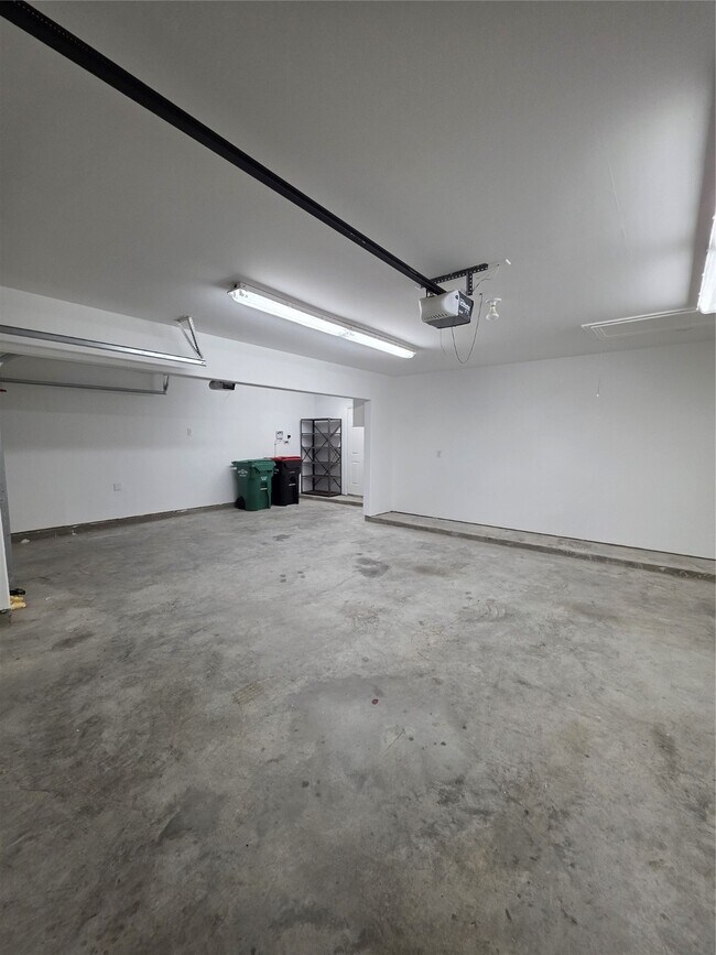 Building Photo - 26634 Grey Sparrow Dr