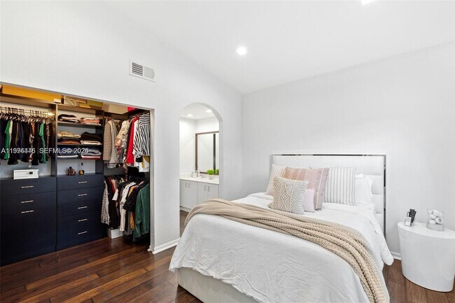 Building Photo - 18755 SW 27th Ct