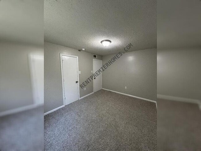 Building Photo - 407 S Fir St