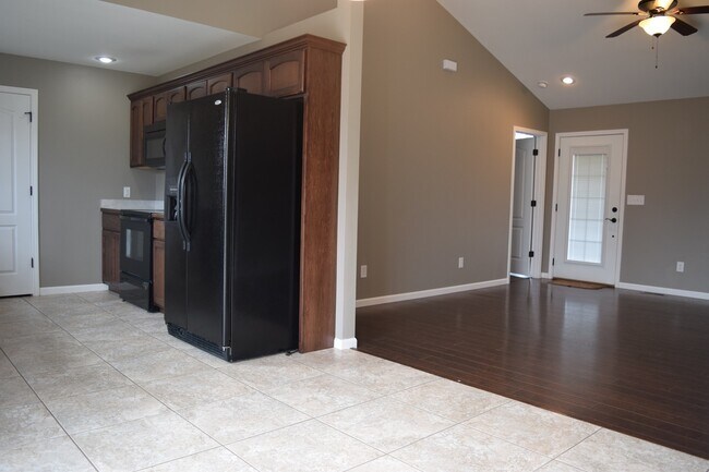 Building Photo - 3 Bedroom Home in Taylor Hills Subdivision
