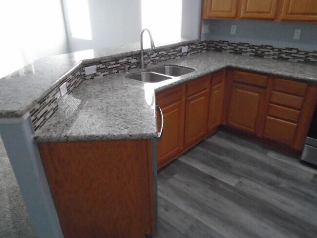 Building Photo - BEAUTIFUL WHITNEY OAKS HOME WITH 3+ BEDROOMS, 3 FULL BATHS, & 2 CAR GARAGE!