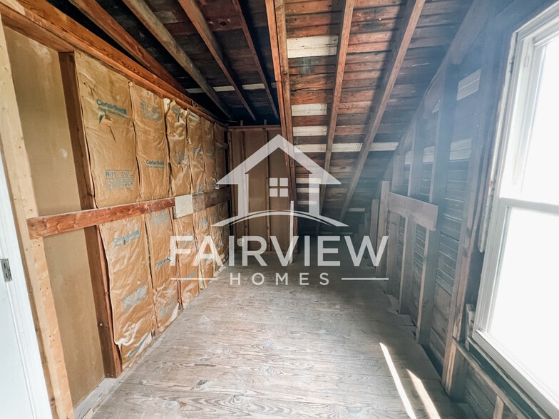 Building Photo - 3239 Mayflower Dr