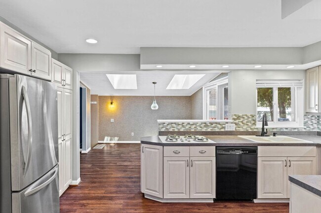 Building Photo - 130 Brooklawn Dr