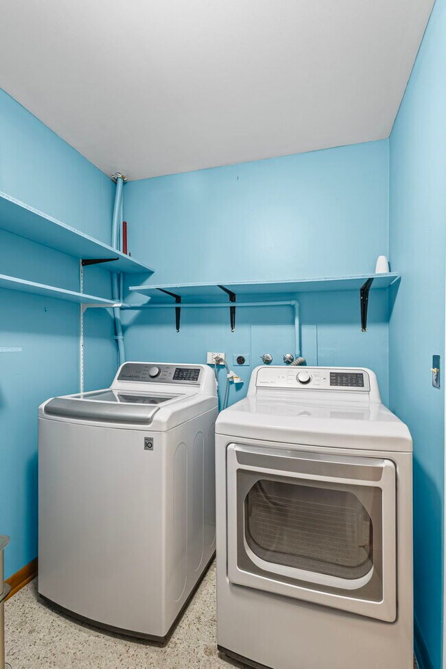 Building Photo - 963 Garden Ln